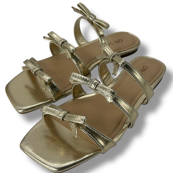 NEW ON 34th Gold Strappy Bow Sandals Size 5 Flat Square Toe FLAW - Picture 2 of 8